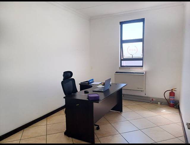 100M² OFFICE FOR SALE IN LOMBARDY ESTATE